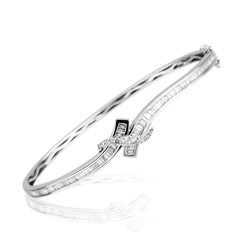 1.33 Cts Diamond Bangle Bracelet in 18K White Gold